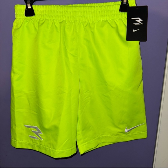 Boy’s Nike Volt Neon Green Shorts NWT - Picture 1 of 6